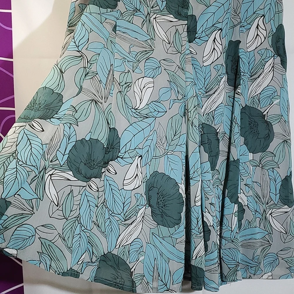 Reitmans Fit and Flare Blue/Teal Floral Midi Skirt - Size 5 - Picture 9 of 12